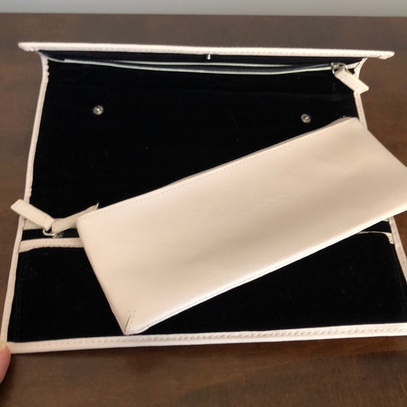 Pandora jewelry Travel wallet - Picture 3 of 8